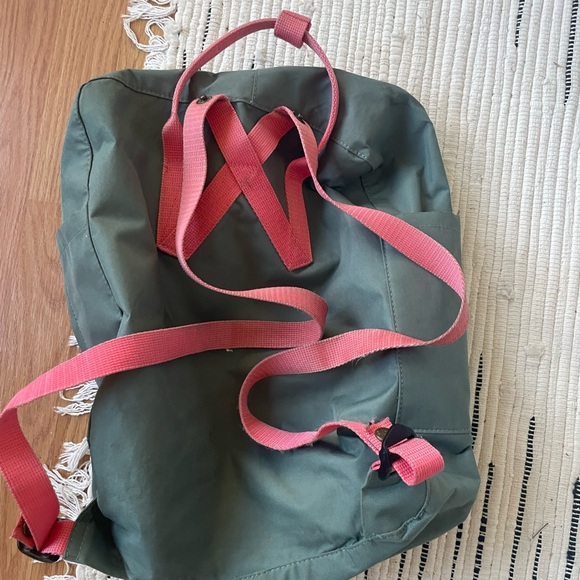 Kånken Fjallraven Green Backpack with Pink Accents Standard Size/classic - Picture 3 of 4